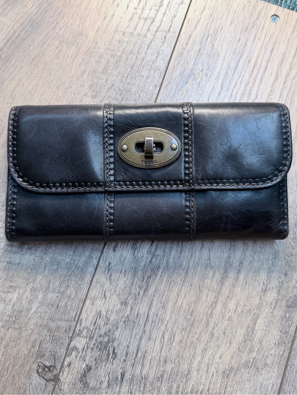 Fossil Black Leather Turnlock Clutch Wallet